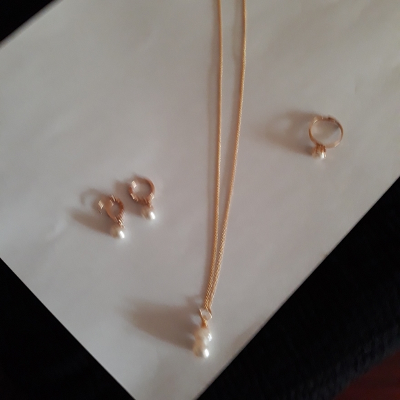 Necklace, earring, and ring - Picture 5 of 9